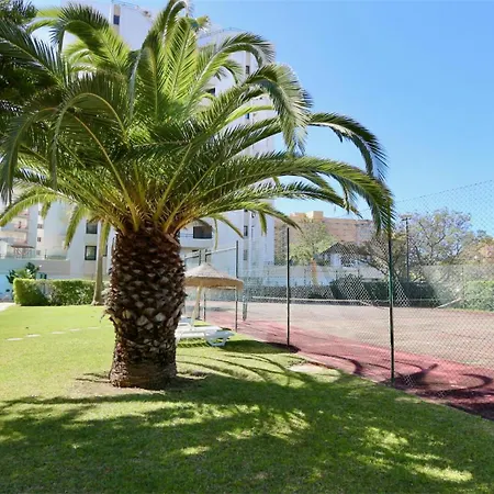 Al Charb Topfloor Sea View, Ar Con, Pool - Cleverdetails *