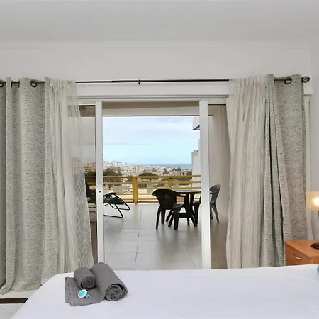 Al Charb Topfloor Sea View, Ar Con, Pool - Cleverdetails *