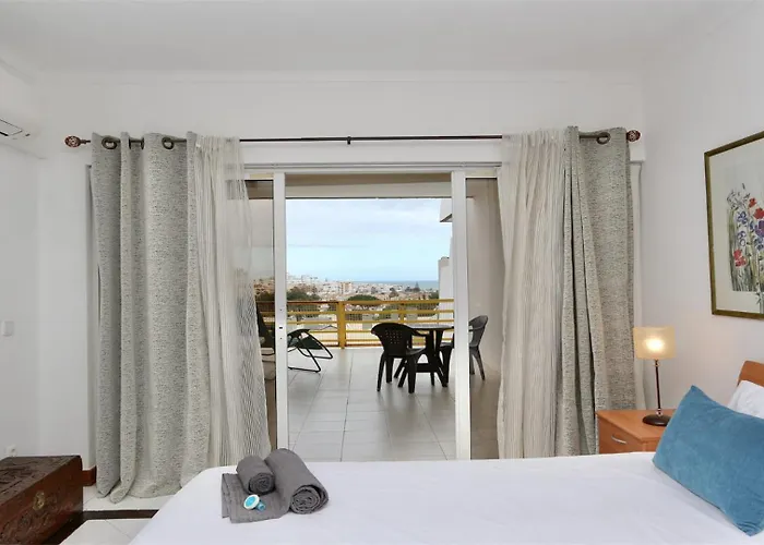 Al Charb Topfloor Sea View, Ar Con, Pool - Cleverdetails *