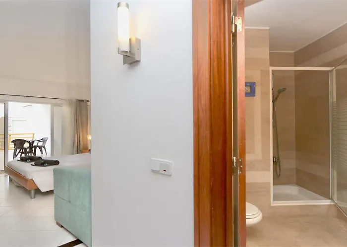 Al Charb Topfloor Sea View, Ar Con, Pool - Cleverdetails