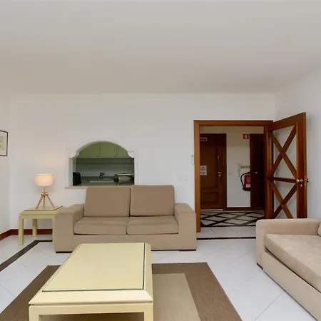 Al Charb Topfloor Sea View, Ar Con, Pool - Cleverdetails *